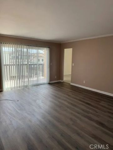 17102 Oak Lane 4, Huntington Beach, CA 92647