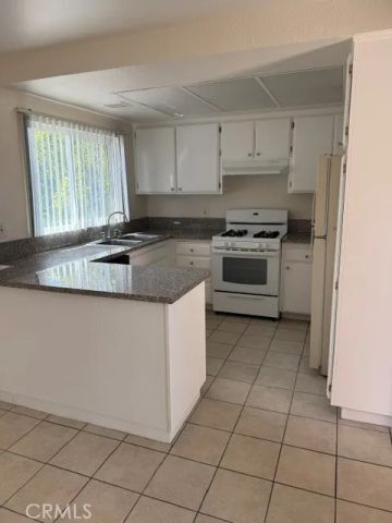 17102 Oak Lane 4, Huntington Beach, CA 92647