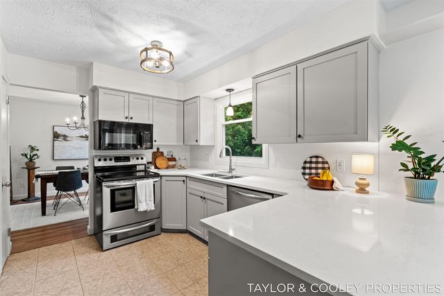 6269 Eagle Ridge Drive, Kalamazoo, MI 49004