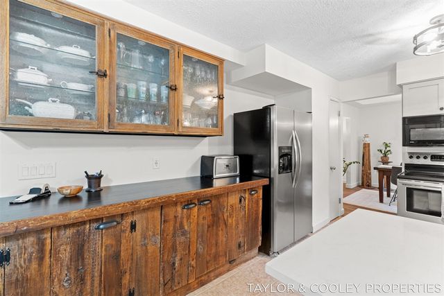 6269 Eagle Ridge Drive, Kalamazoo, MI 49004