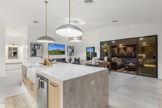 5450 E Paradise Lane, Scottsdale, AZ 85254