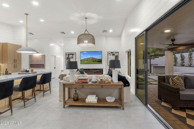 5450 E Paradise Lane, Scottsdale, AZ 85254