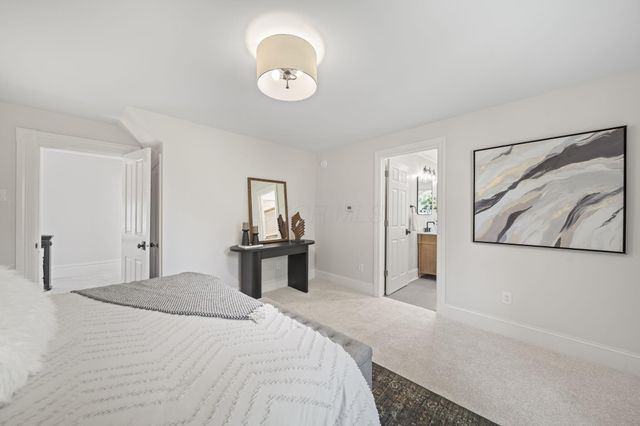 325 W William Street, Delaware, OH 43015