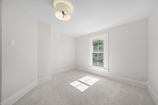 325 W William Street, Delaware, OH 43015