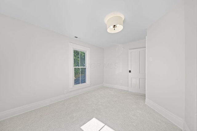 325 W William Street, Delaware, OH 43015