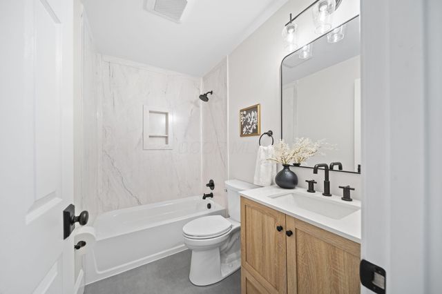 325 W William Street, Delaware, OH 43015
