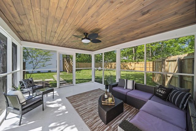 325 W William Street, Delaware, OH 43015
