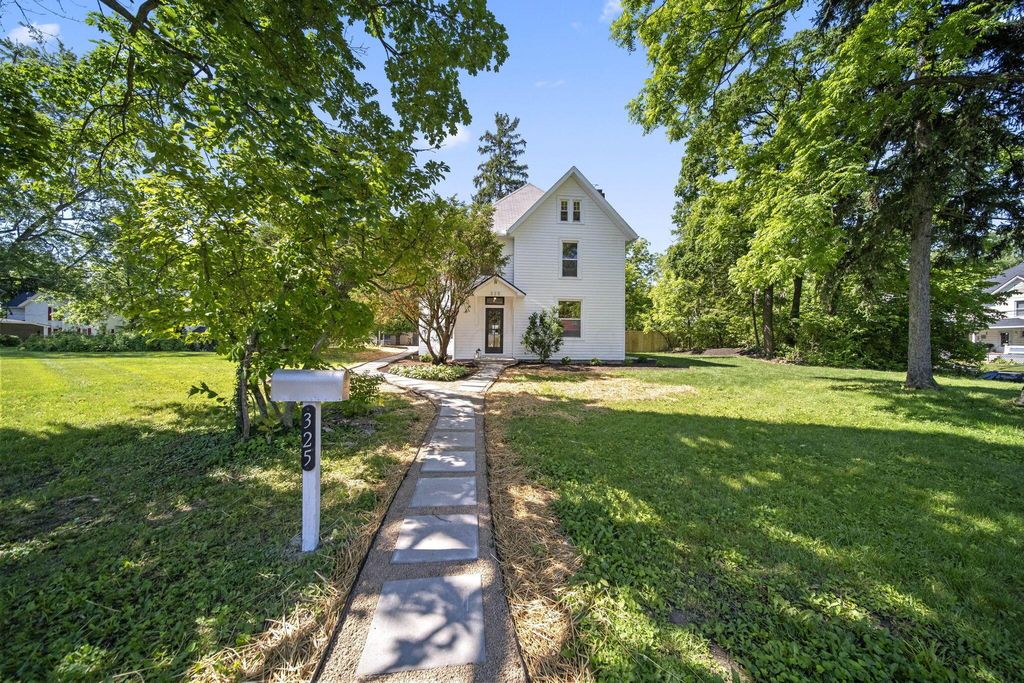 325 W William Street, Delaware, OH 43015