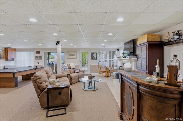 20 Kate Circle, Middle Island, NY 11953