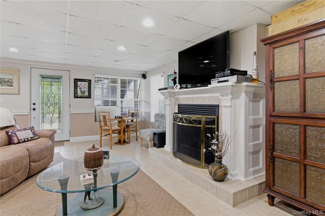 20 Kate Circle, Middle Island, NY 11953