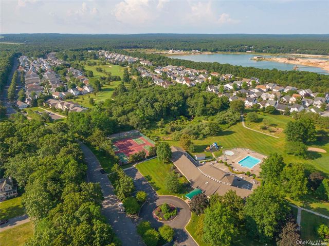 20 Kate Circle, Middle Island, NY 11953