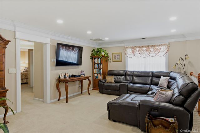 20 Kate Circle, Middle Island, NY 11953