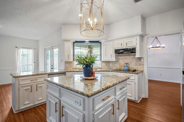 3302 La Reforma Boulevard, Baytown, TX 77521