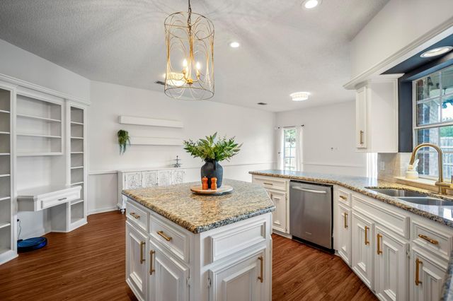 3302 La Reforma Boulevard, Baytown, TX 77521