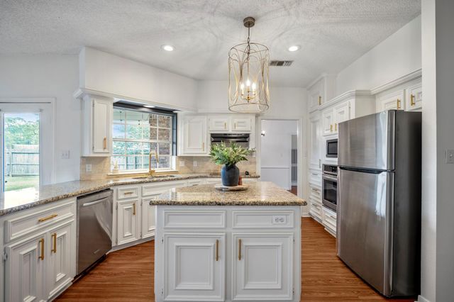 3302 La Reforma Boulevard, Baytown, TX 77521