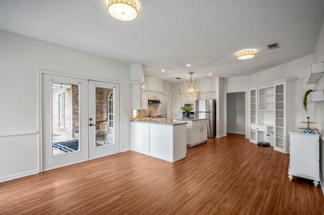 3302 La Reforma Boulevard, Baytown, TX 77521