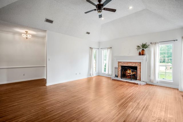 3302 La Reforma Boulevard, Baytown, TX 77521