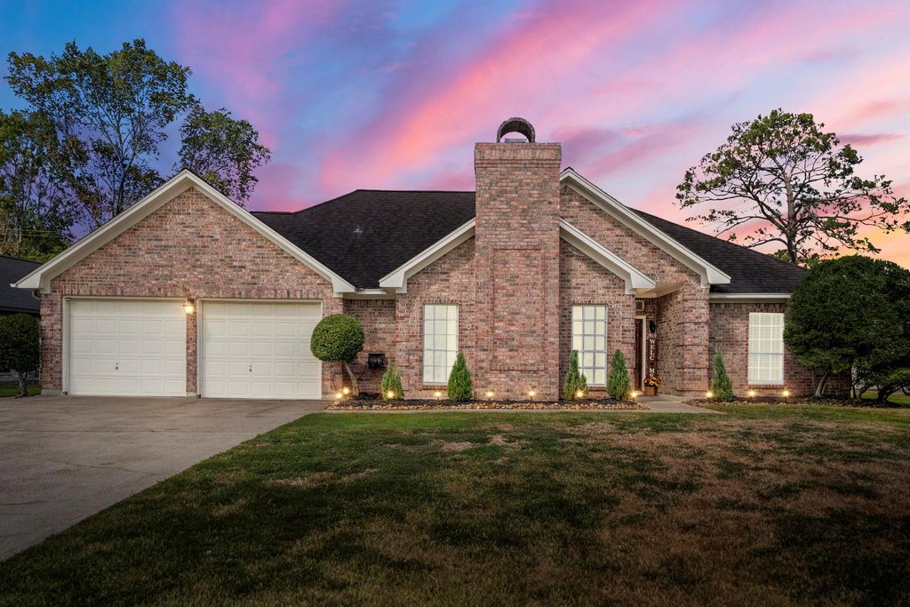 3302 La Reforma Boulevard, Baytown, TX 77521