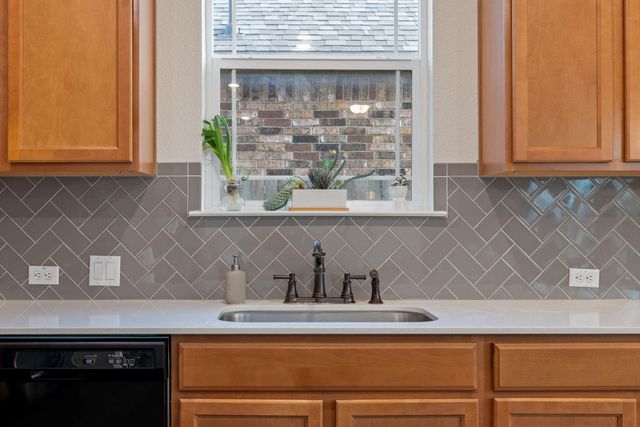 209 Sage Derby DR, Hutto, TX 78634