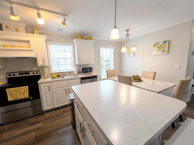 8516 SW 17th Court, Davie, FL 33324