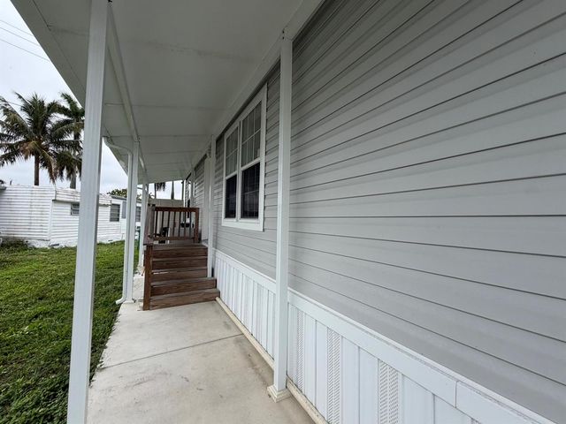 8516 SW 17th Court, Davie, FL 33324