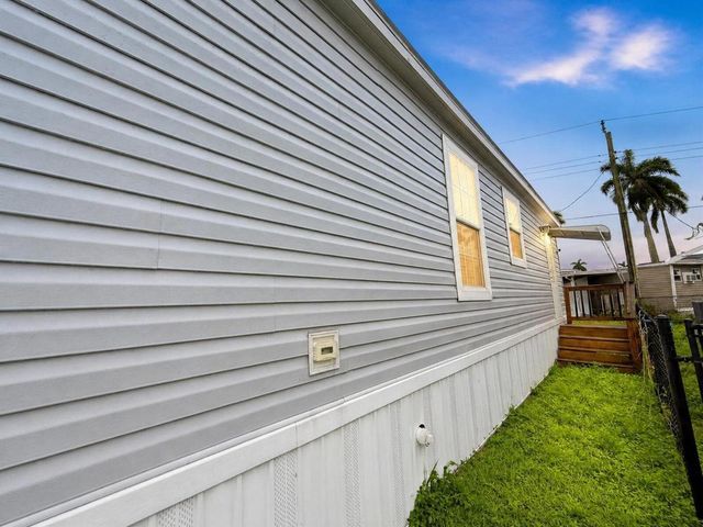 8516 SW 17th Court, Davie, FL 33324