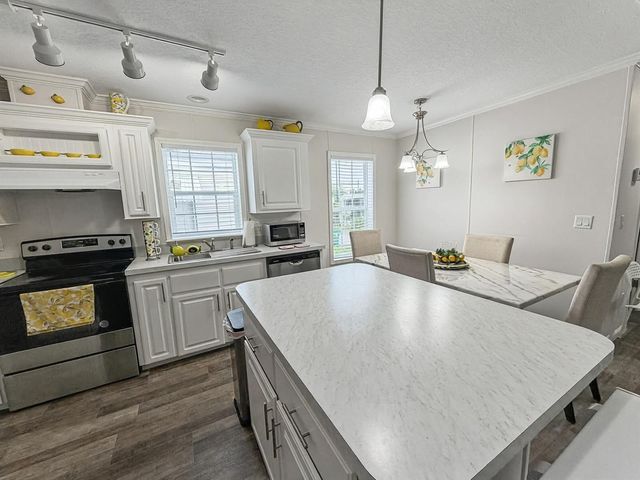 8516 SW 17th Court, Davie, FL 33324