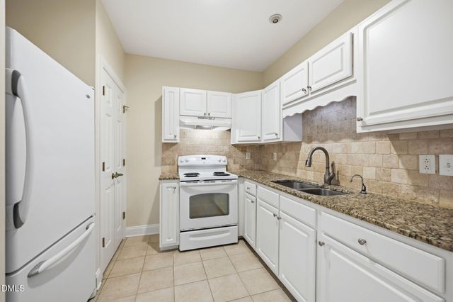 6721 Wavcott Drive, Fuquay Varina, NC 27526