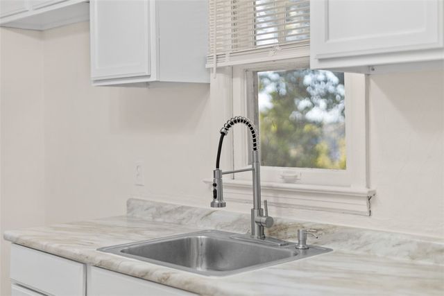 2165 Lindsay Rd, Wilkinsburg, PA 15221