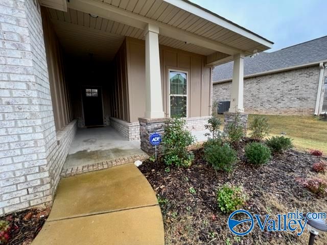 136 Gardencove Circle, Huntsville, AL 35810