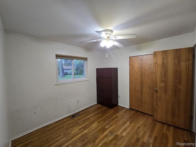 5054 Carnaby Drive, Troy, MI 48085