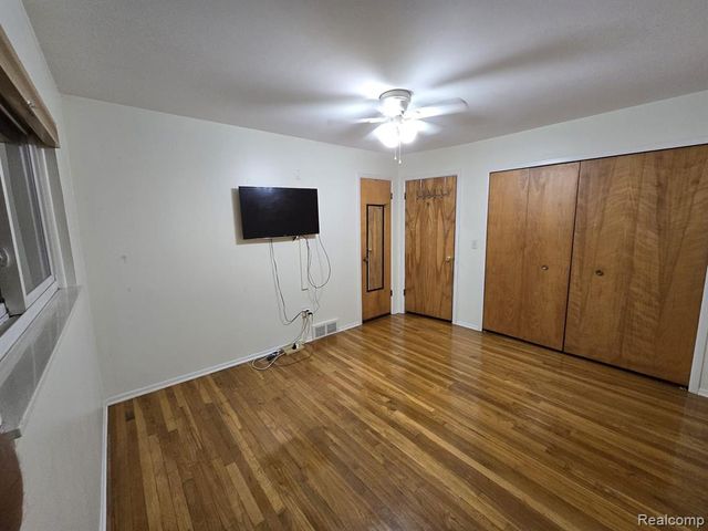 5054 Carnaby Drive, Troy, MI 48085