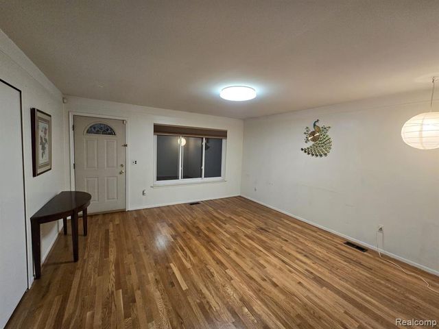 5054 Carnaby Drive, Troy, MI 48085