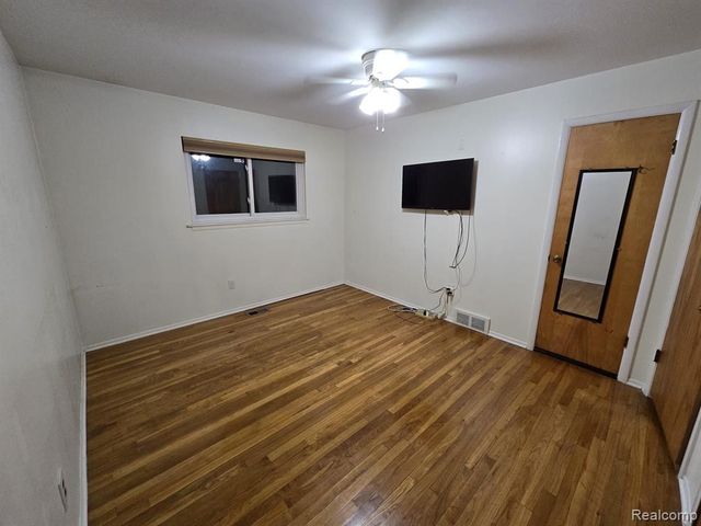 5054 Carnaby Drive, Troy, MI 48085