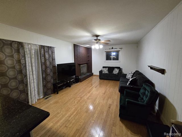 5054 Carnaby Drive, Troy, MI 48085