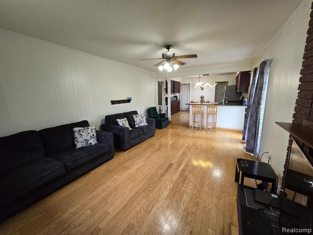 5054 Carnaby Drive, Troy, MI 48085