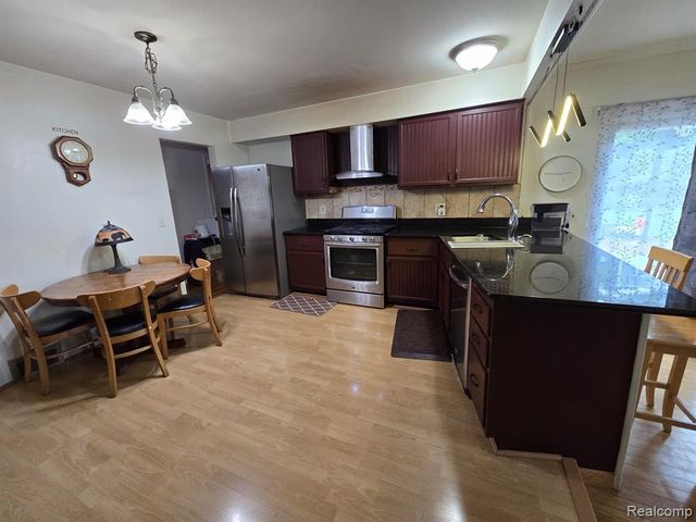 5054 Carnaby Drive, Troy, MI 48085