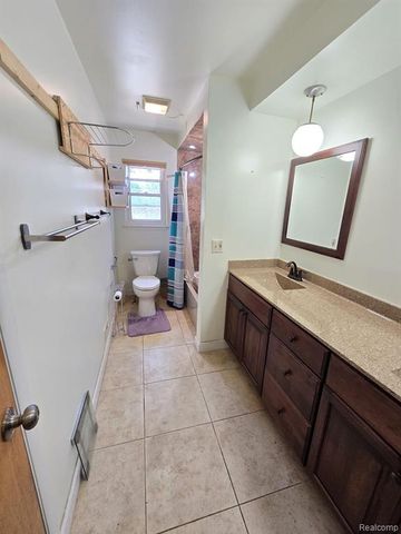 5054 Carnaby Drive, Troy, MI 48085
