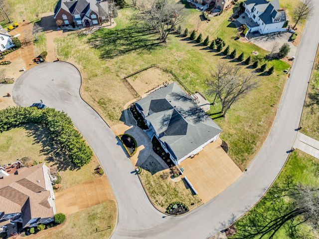 100 Glenway Pt, Lebanon, TN 37087