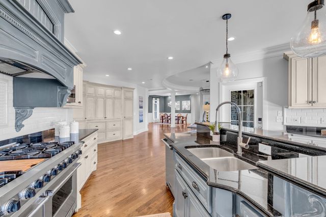 100 Glenway Pt, Lebanon, TN 37087