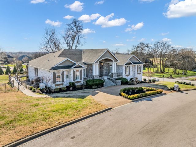 100 Glenway Pt, Lebanon, TN 37087