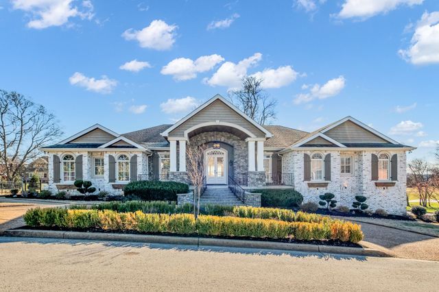 100 Glenway Pt, Lebanon, TN 37087