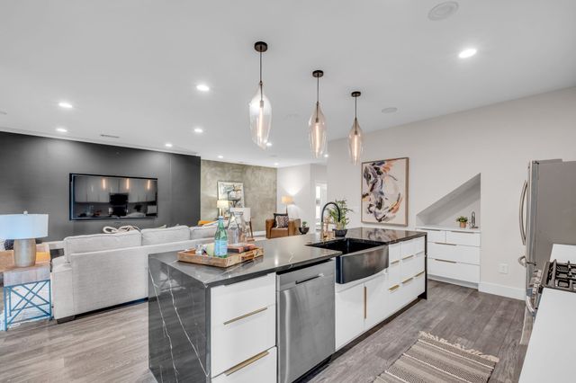 100 Glenway Pt, Lebanon, TN 37087