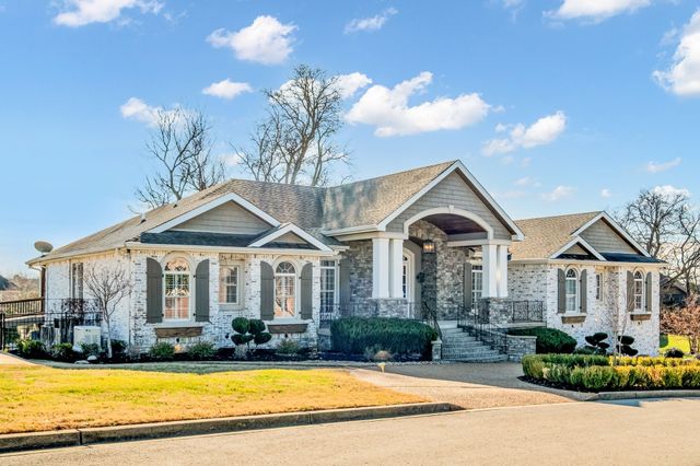 100 Glenway Pt, Lebanon, TN 37087