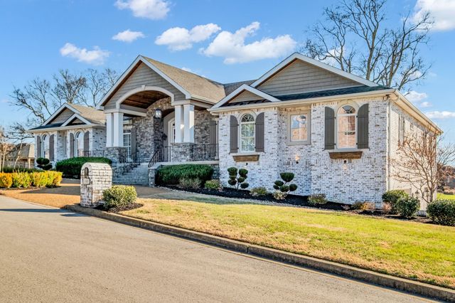 100 Glenway Pt, Lebanon, TN 37087