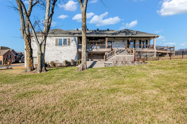 100 Glenway Pt, Lebanon, TN 37087