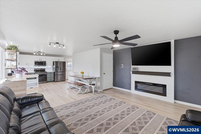 3523 College Loop Lp SE, Albany, OR 97322