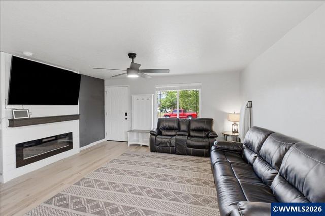 3523 College Loop Lp SE, Albany, OR 97322