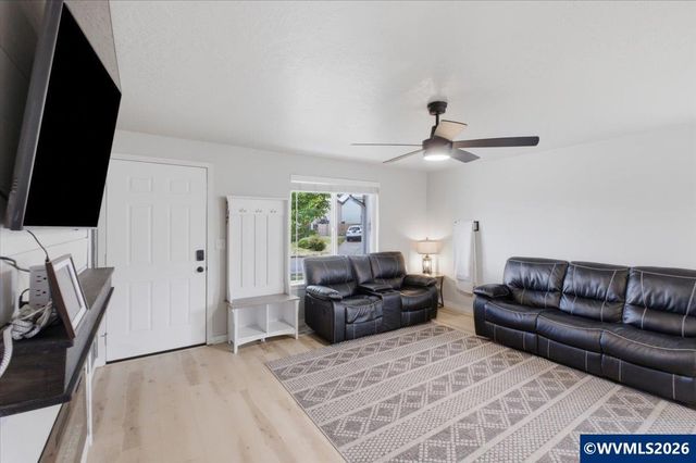 3523 College Loop Lp SE, Albany, OR 97322