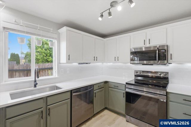 3523 College Loop Lp SE, Albany, OR 97322